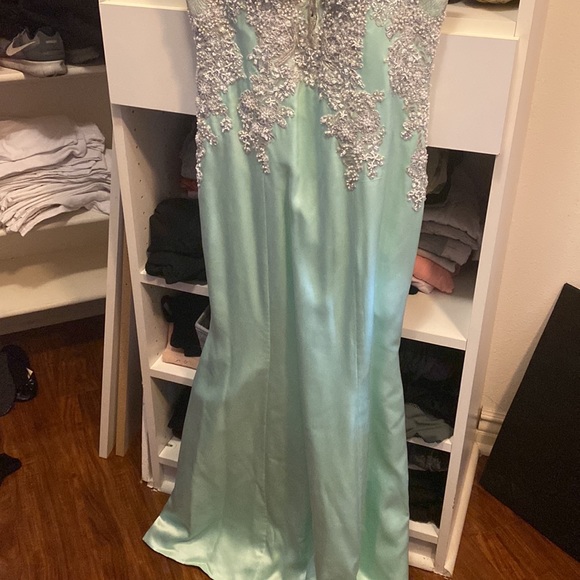 Custom Baracci Gown in Mint, fits size 4/6 - Picture 2 of 6